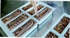Topping for ice cream -
