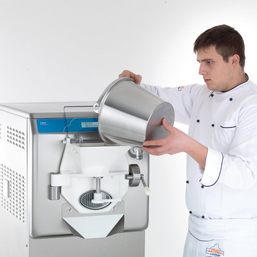 Labo 50 90 XPL P 31 Carpigiani Labo 50 90 XPL P in use