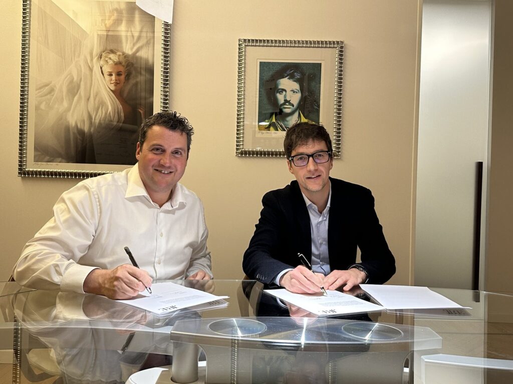 Carpigiani and JRE Chefs Join Forces to Bring Gelato to Fine Dining 1 Carpigiani and JRE - Jeunes Restaurateurs representatives at the partnership launch