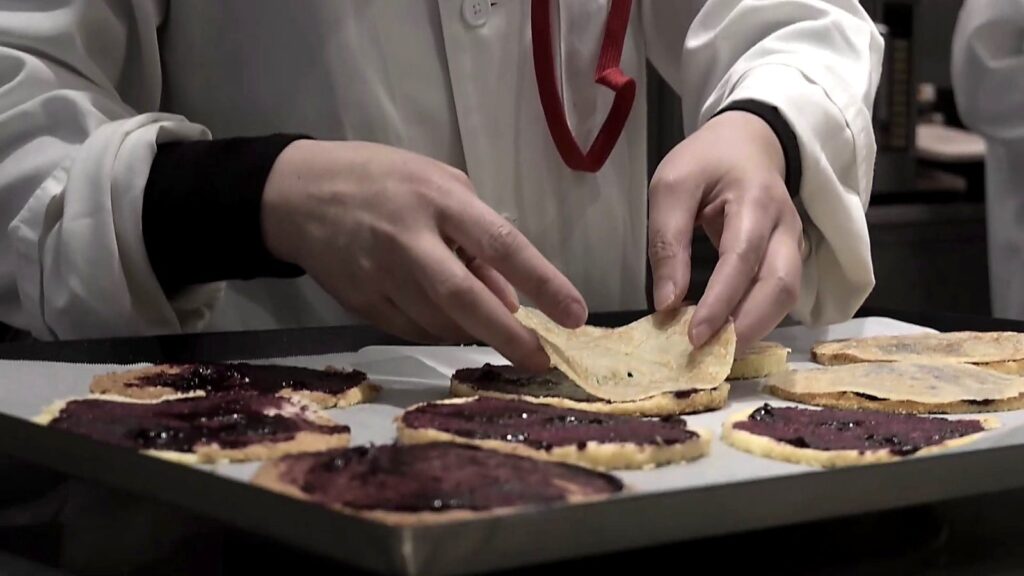 Asako Iwayanagi: Haute Pâtisserie, the Parfait Bijou and the Art of Gelato in Tokyo 12 Pastry chefs laying wafers over berry rounds
