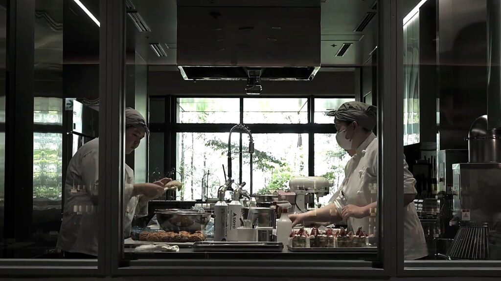 Asako Iwayanagi: Haute Pâtisserie, the Parfait Bijou and the Art of Gelato in Tokyo 14 Open kitchen with staff at work