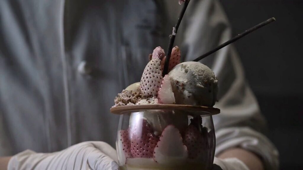 Asako Iwayanagi: Haute Pâtisserie, the Parfait Bijou and the Art of Gelato in Tokyo 25 Finished strawberry parfait with gelato and chocolate shards