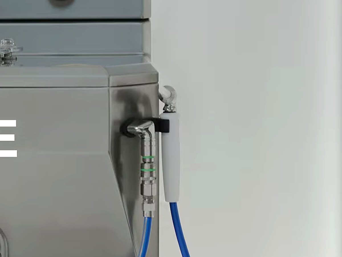 Tap, lid and spray hose, all within reach.