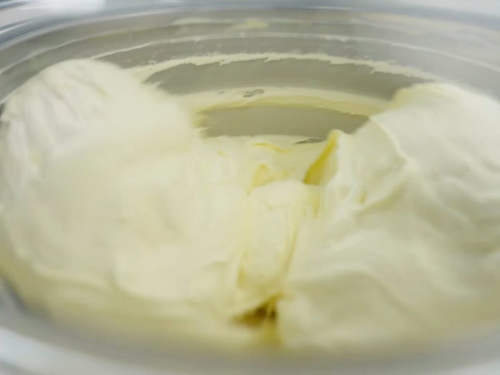Carpigiani Synthesis: Make, Store and Serve Gelato in the Same Cylinder 4 Crema gelato resting in a Synthesis cylinder