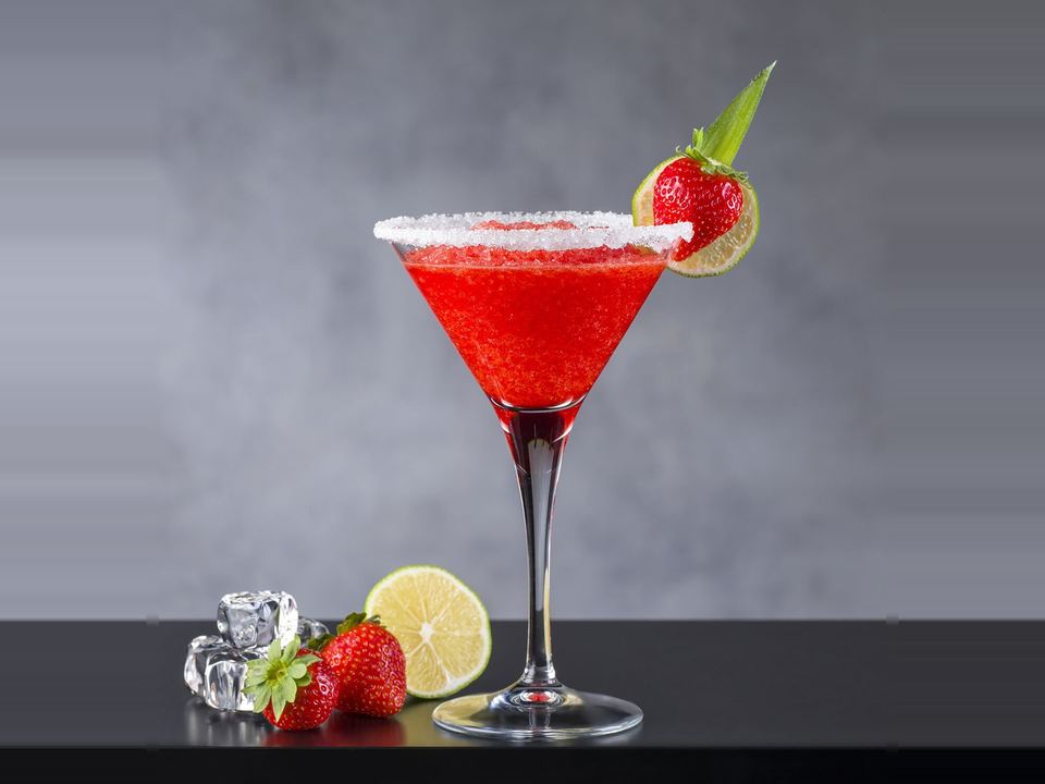 Gel Matic 15 Strawberry frozen cocktail made from a soft serve base