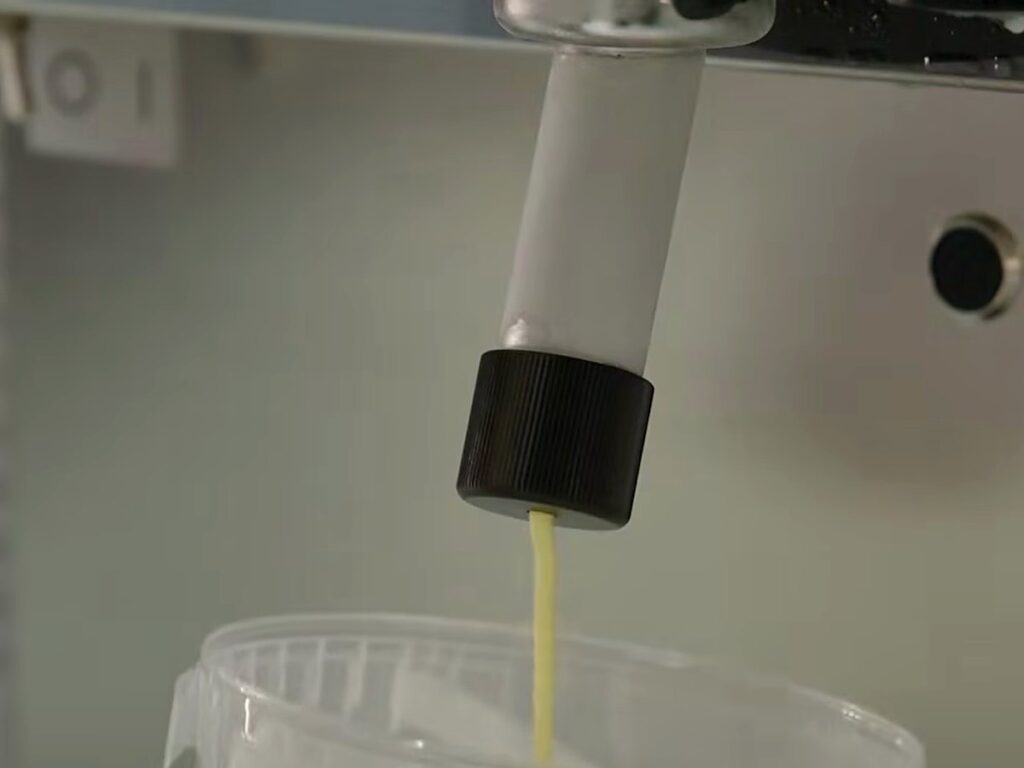 The Gelmatic Pastry Kit: Filling Tubs and Cups Straight from the Machine 4 A tub filling straight from the machine.