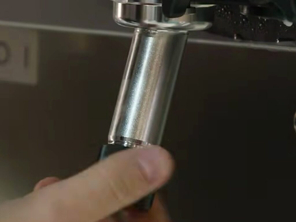 The Gelmatic Pastry Kit: Filling Tubs and Cups Straight from the Machine 1 Fitting the kit at the dispensing head.