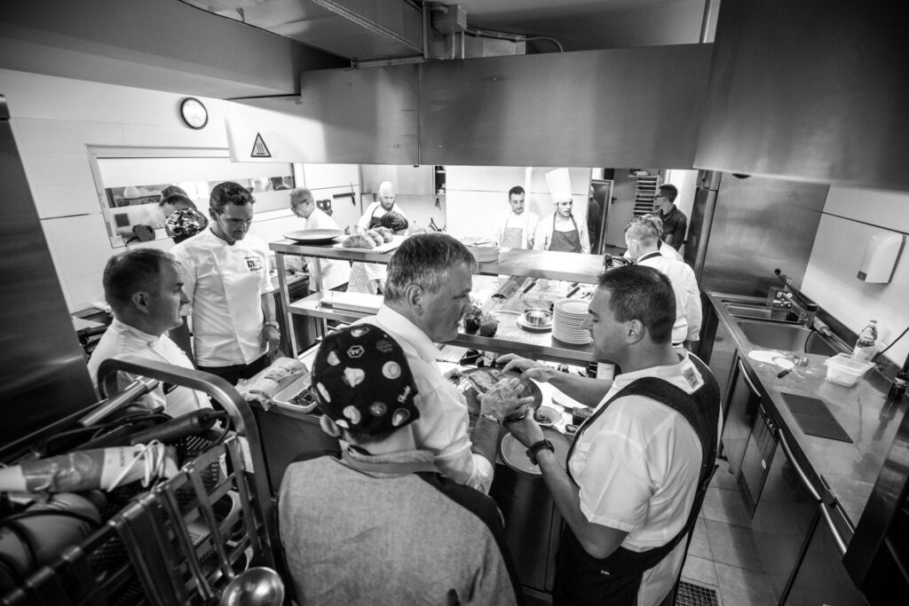 In the Kitchen Tour Reaches Bolzano for Its 5th Stage of 2019 2 Chefs cooking together at the CHIC event in Bolzano
