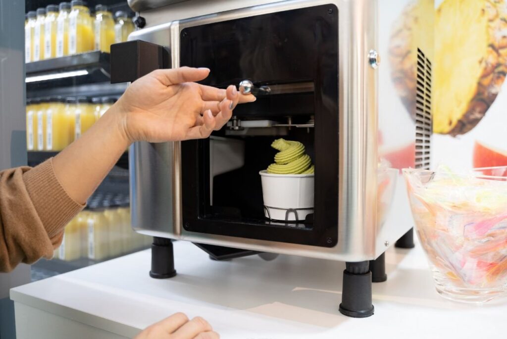 Sigep 2020: Blockchain, Premium Soft Serve and ReadyChef 8 Automat machine turning bottled drinks into gelato
