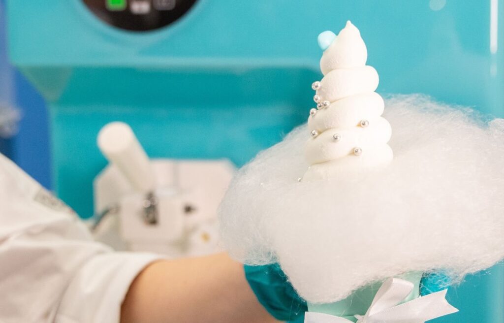 Sigep 2020: Blockchain, Premium Soft Serve and ReadyChef 5 Jewel soft serve concept served in a gift box with cotton candy