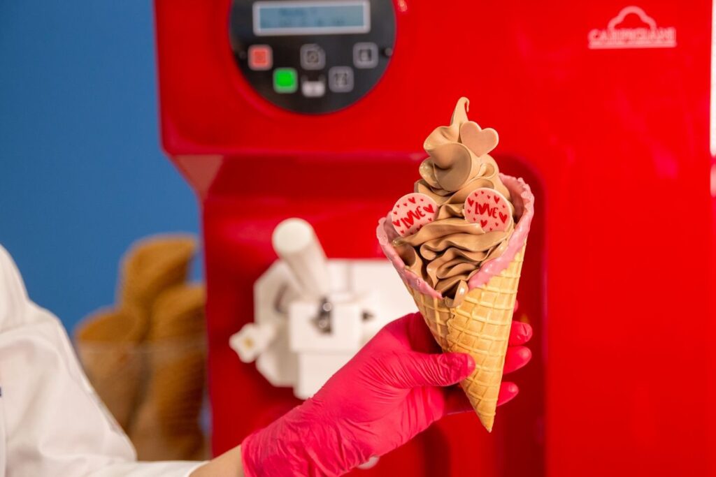 Sigep 2020: Blockchain, Premium Soft Serve and ReadyChef 2 Love soft serve concept with chocolate hearts