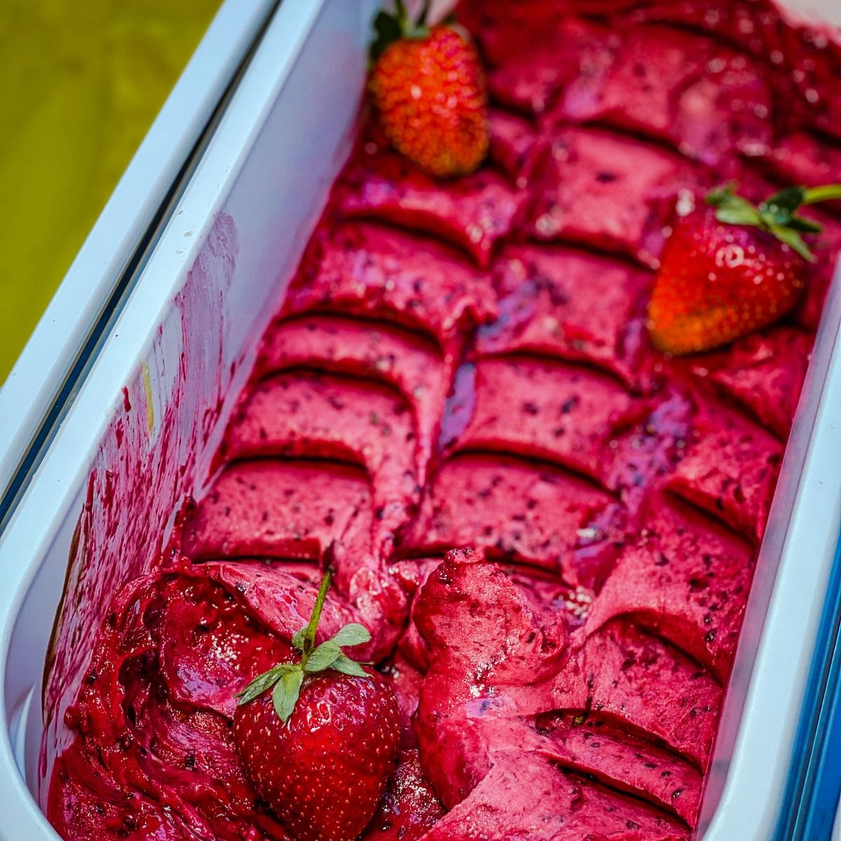 Topping Wild Berries Glitter 4 Wild berry gelato made with Rubicone ingredients